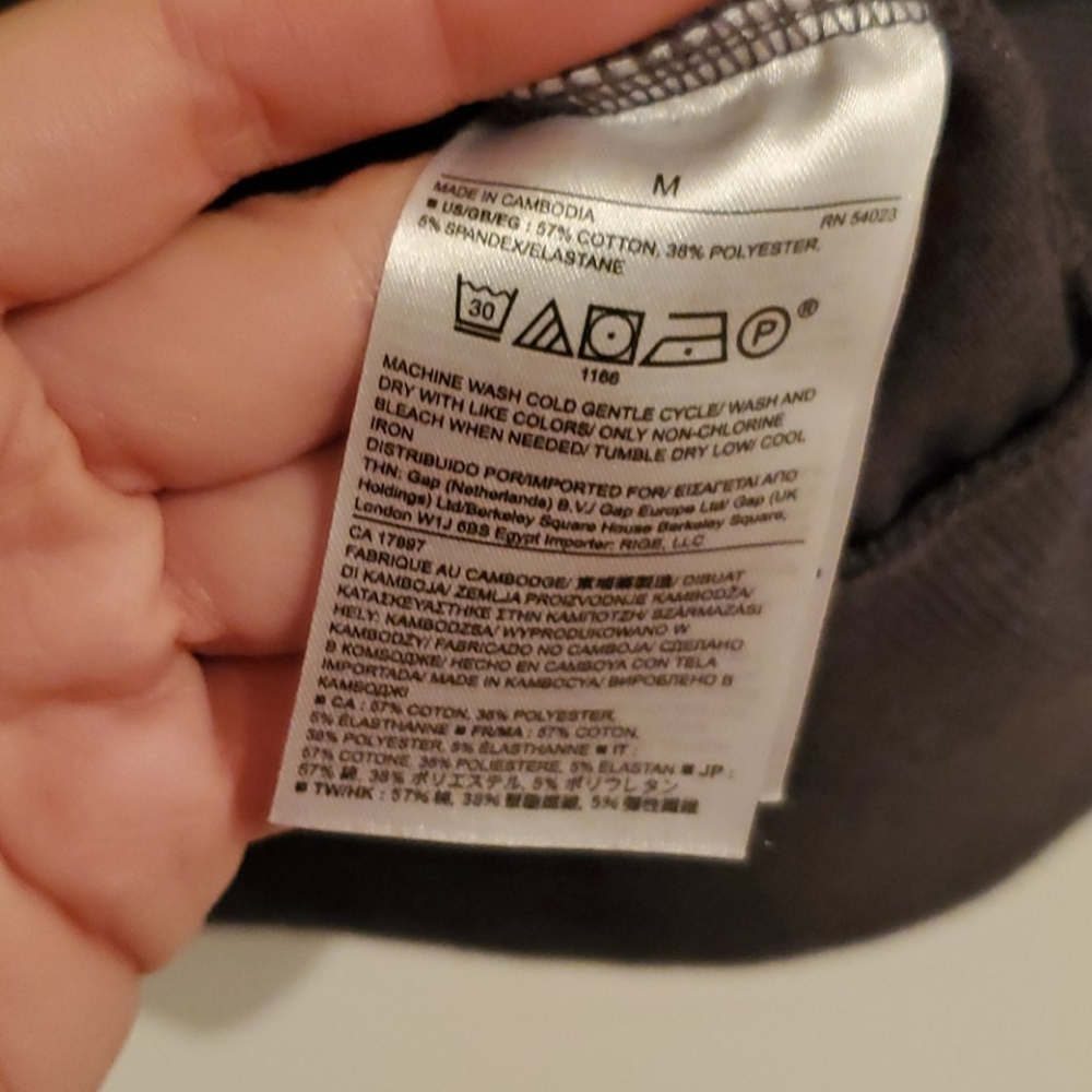 Banana Republic Pull-Over - Picture 3 of 3